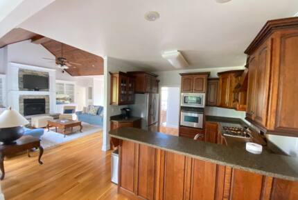 Home Exchange in Estill Springs, TN traditional and upgraded kitchen