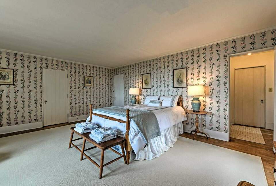 Secondary master bedroom