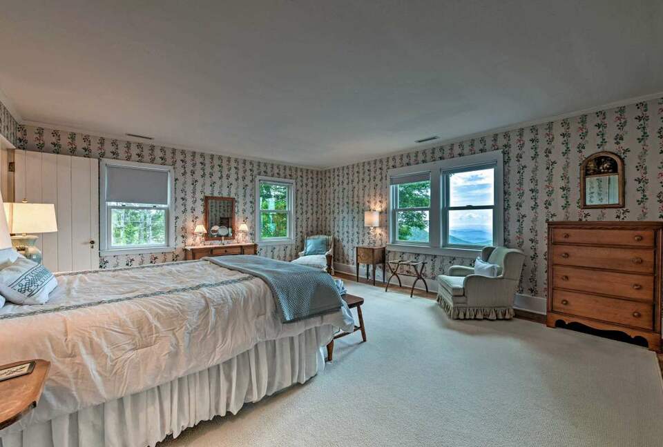 Secondary master bedroom