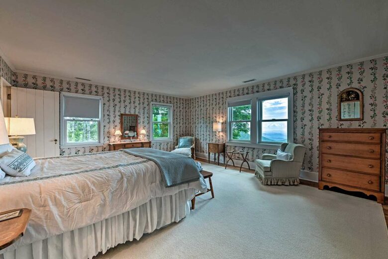 Secondary master bedroom