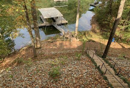 Home Exchange in Winchester, TN walk down to the dock