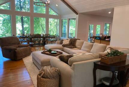 Home Exchange in Winchester, TN family room with vaulted ceilings