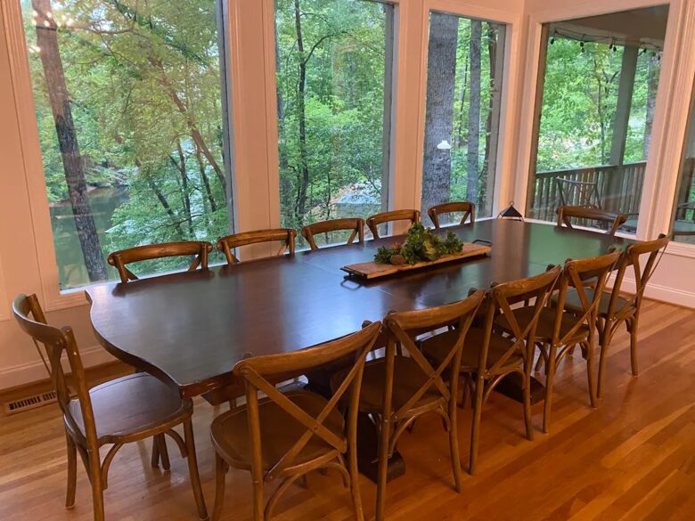 Home Exchange in Winchester, TN picture perfect extra big dining table