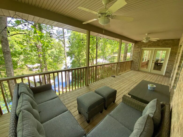 Home Exchange in Winchester, TN patio with lounge seats