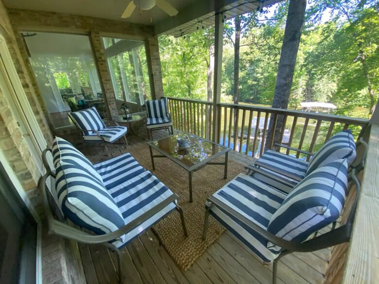 Home Exchange in Winchester, TN second patio with lounge seating