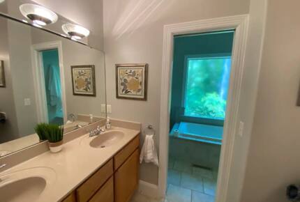 Home Exchange in Winchester, TN master en suite with tub