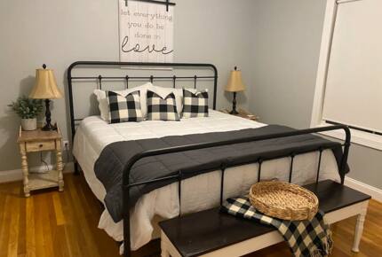 Home Exchange in Winchester, TN guest bedroom upstairs with king bed