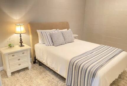 Home Exchange in Winchester, TN guest bedroom with queen bed