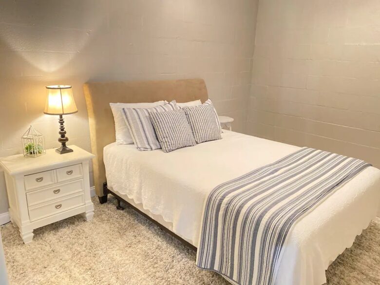 Home Exchange in Winchester, TN guest bedroom with queen bed