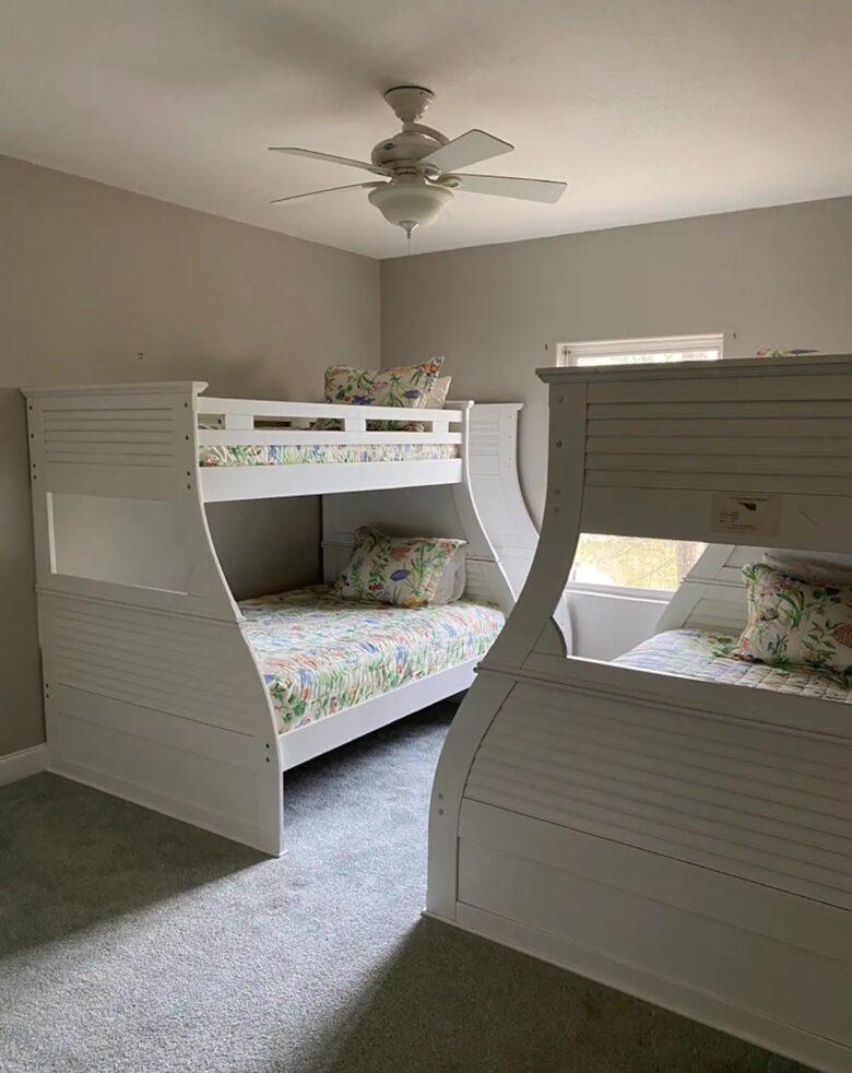 Home Exchange in Winchester, TN guest bedroom with queens and twins