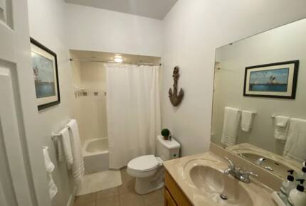 Home Exchange in Winchester, TN guest bathroom