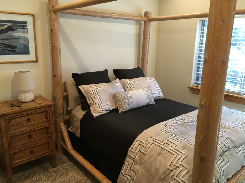 Queen in master on 3rd floor.