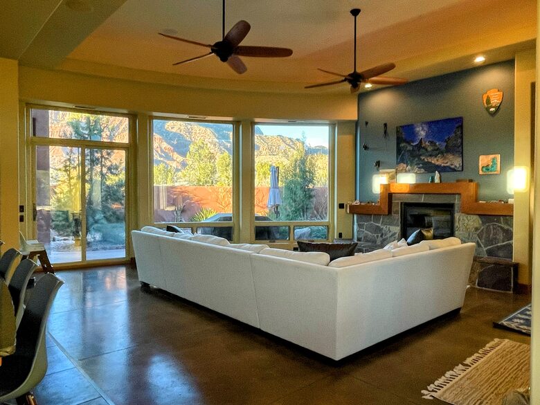 Desert Home touching Zion National Park - Springdale, Utah