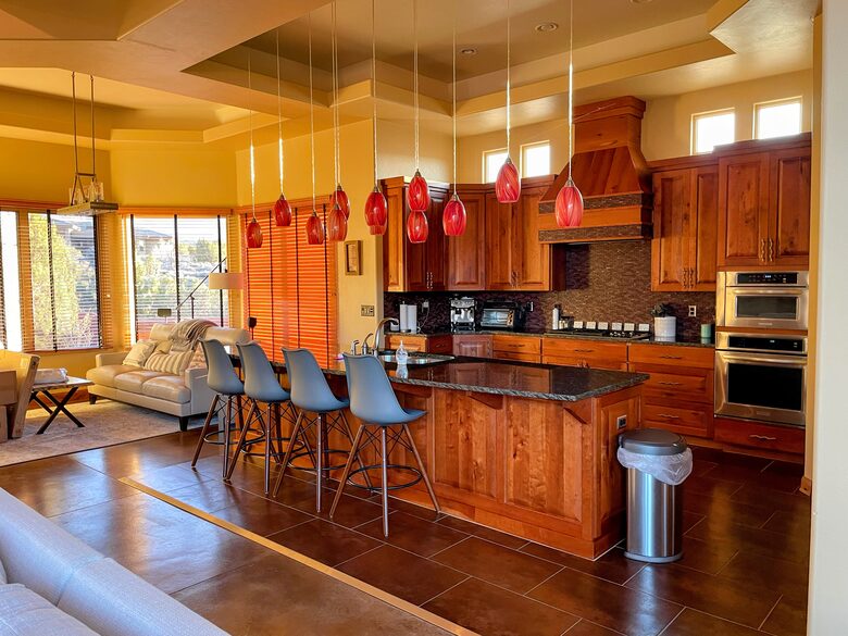 Desert Home touching Zion National Park - Springdale, Utah