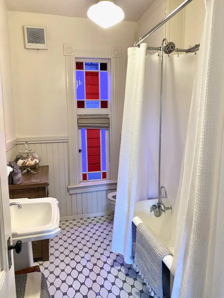 Home Exchange in Pacific Grove, CA, first floor bathroom