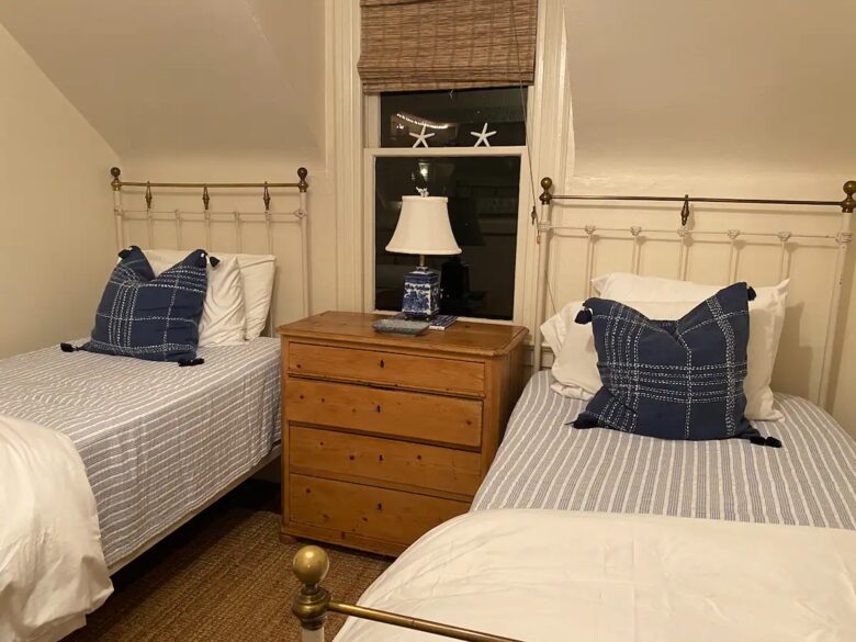 Home Exchange in Pacific Grove, CA, twin bedroom