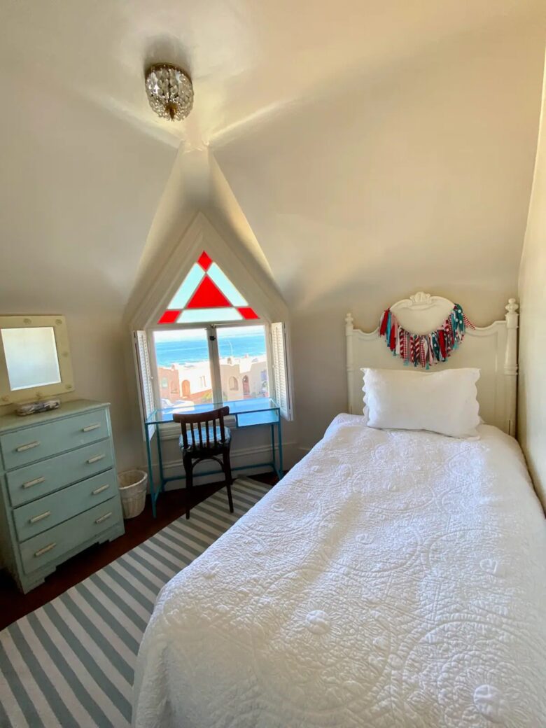 Home Exchange in Pacific Grove, CA, twin bedroom with desk views
