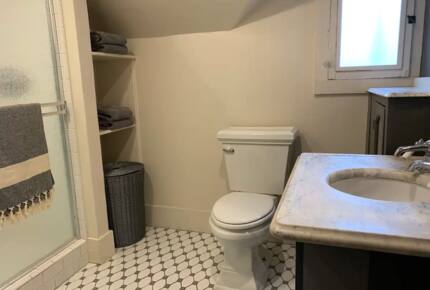 Home Exchange in Pacific Grove, CA, second floor bathroom