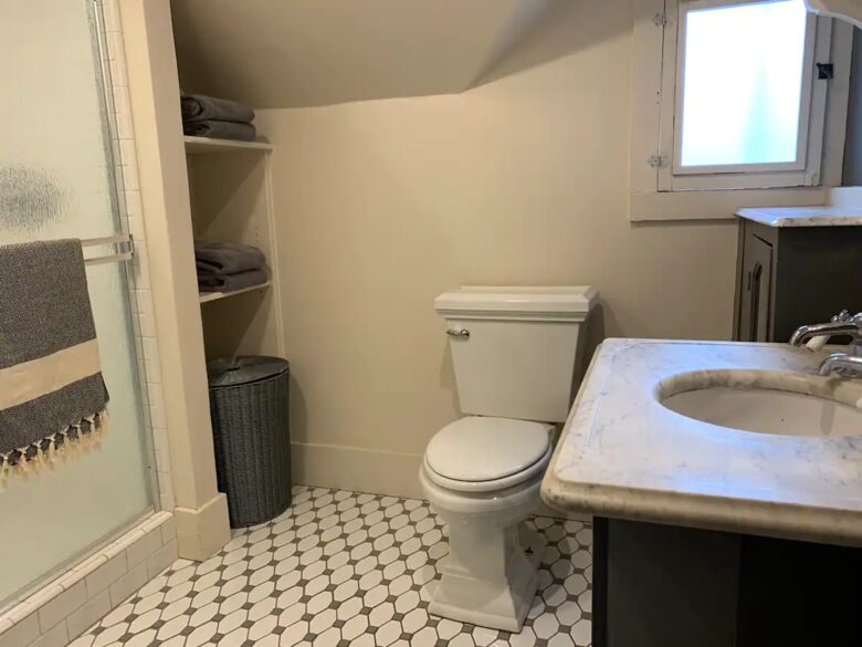 Home Exchange in Pacific Grove, CA, second floor bathroom