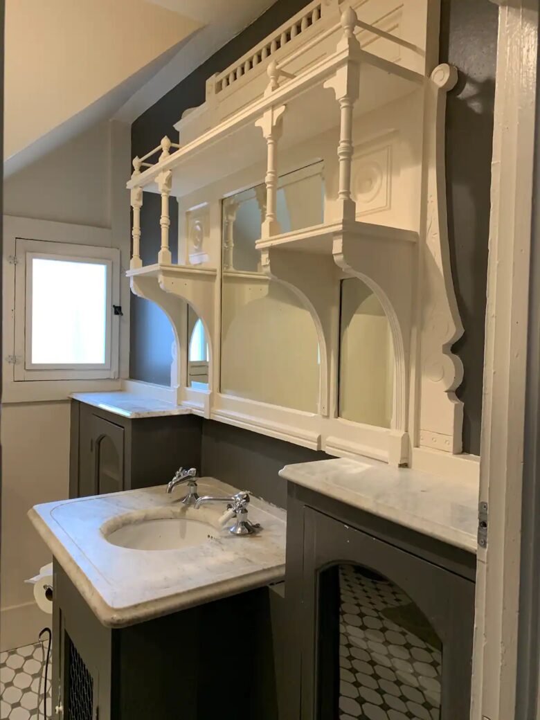 Home Exchange in Pacific Grove, CA, second floor bathroom