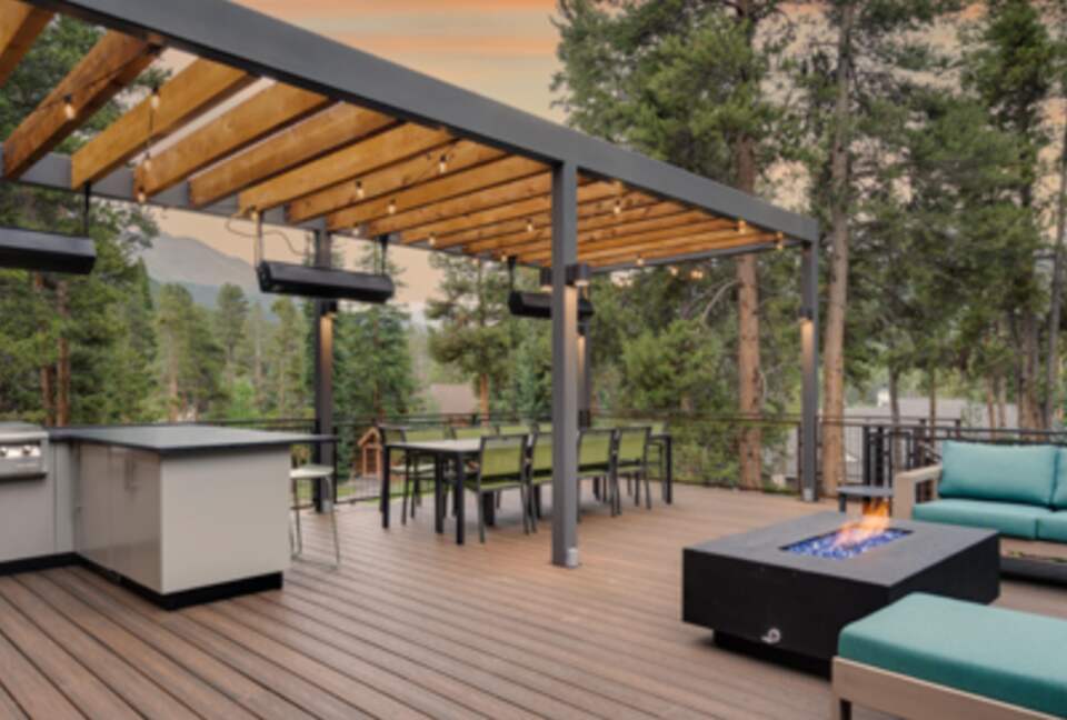 Huge deck for entertaining