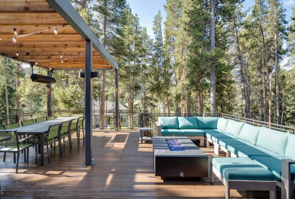 Massive back deck with fire pit