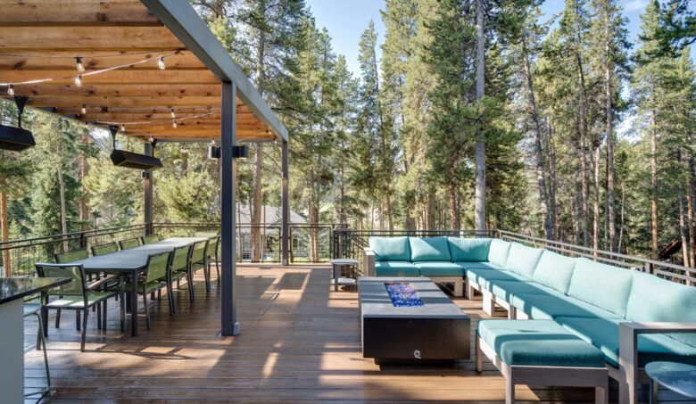 Massive back deck with fire pit