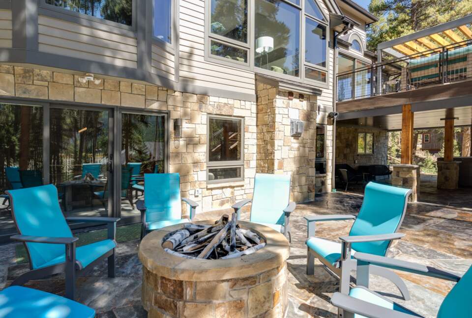 Fire pit and lounge area