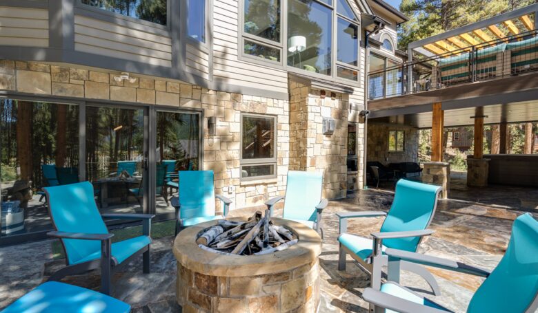 Fire pit and lounge area