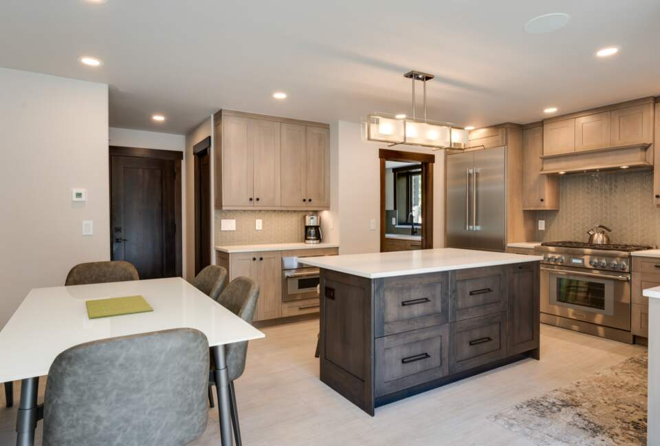 Open kitchen with breakfast table
