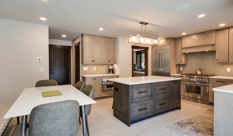 Open kitchen with breakfast table