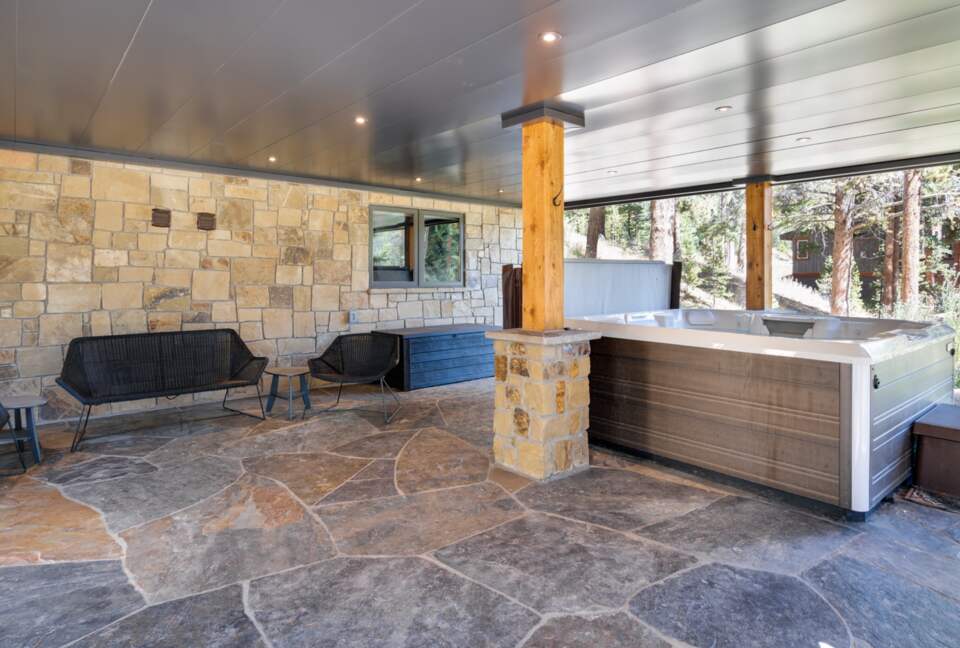 Lower deck with hot tub