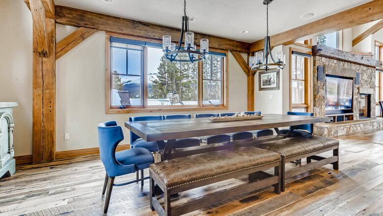 Home Exchange in Breckenridge, CO large dining table
