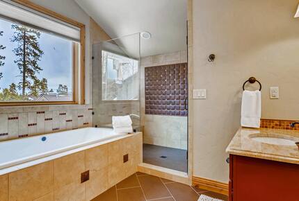 Home Exchange in Breckenridge, CO master en suite with walk in shower
