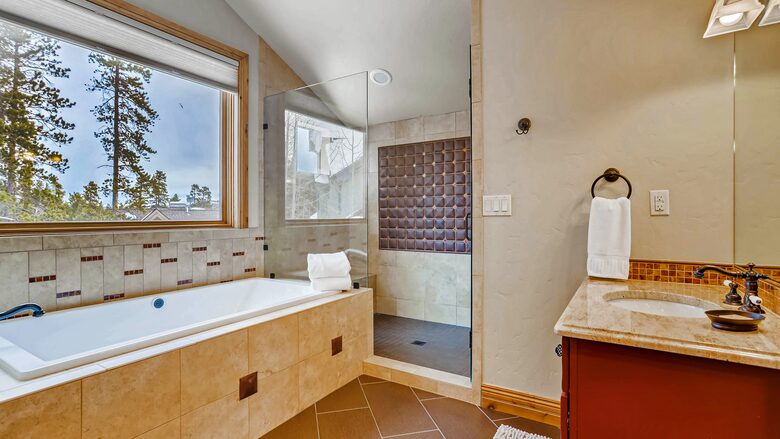 Home Exchange in Breckenridge, CO master en suite with walk in shower