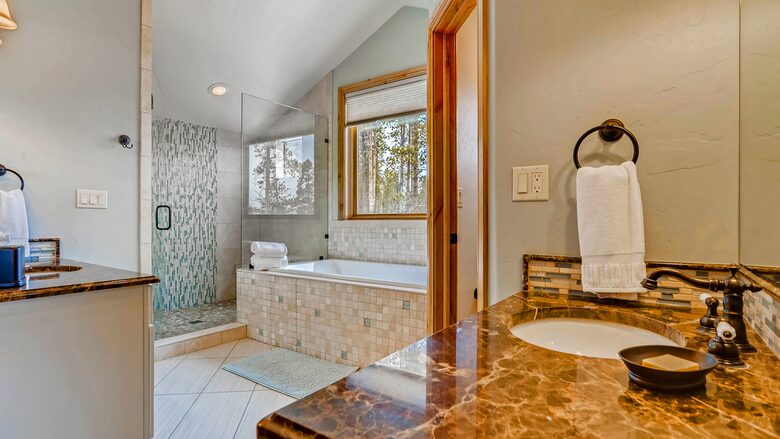 Home Exchange in Breckenridge, CO 2nd master en suite with soaker tub