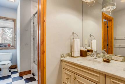 Home Exchange in Breckenridge, CO full lower level bathroom