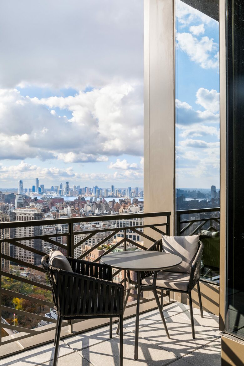 37th Floor Common Area View