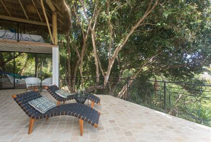 Home Exchange in Sayulita Nay. Mexico, deck with lounge chairs
