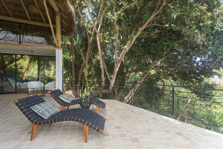 Home Exchange in Sayulita Nay. Mexico, deck with lounge chairs
