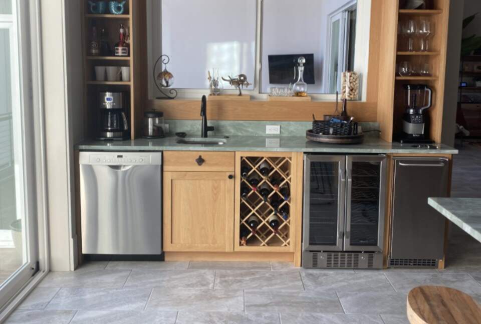 Home Exchange in Clearwater Beach, FL, bar in kitchen