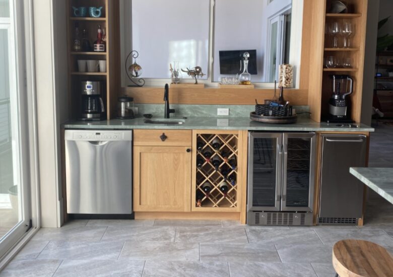 Home Exchange in Clearwater Beach, FL, bar in kitchen