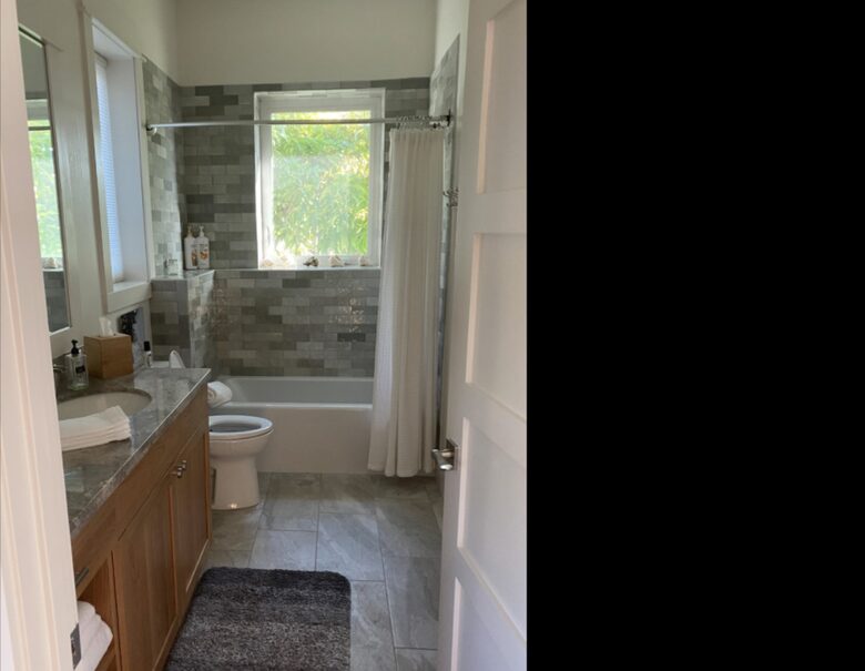 Home Exchange in Clearwater Beach, FL, guest bathroom with shower tub