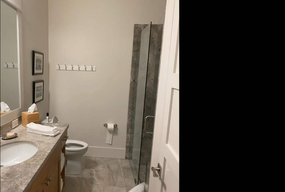 Home Exchange in Clearwater Beach, FL, guest bathroom 2