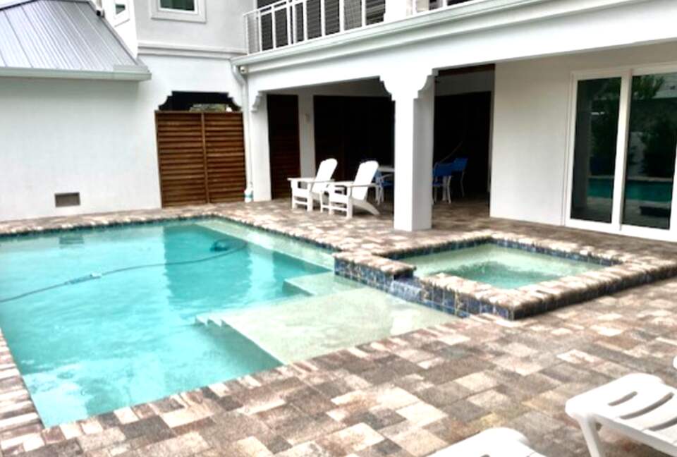 Home Exchange in Clearwater Beach, FL, Private pool with hot tub