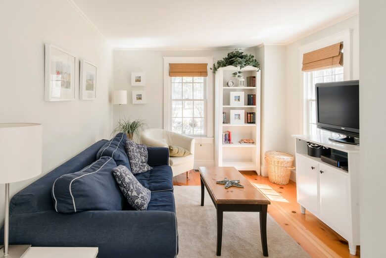 Separate Den with 40" TV