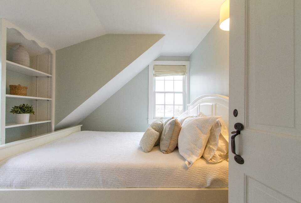 Second Floor Queen Size Bedroom