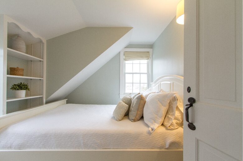 Second Floor Queen Size Bedroom