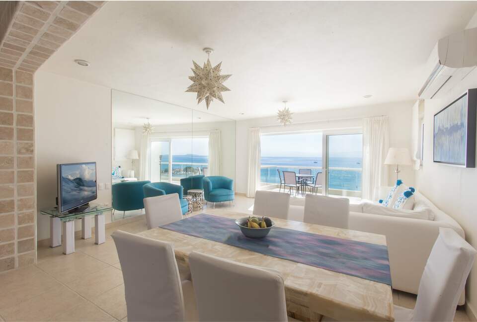 Home Exchange in Sayulita, Nay., Mexico open concept living space