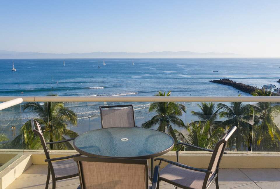 Home Exchange in Sayulita, Nay., Mexico ocean front dining table
